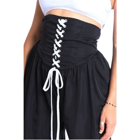 High Waist Cargo Pocket Drawstring Jogger Pants
New - Picture 4 of 8